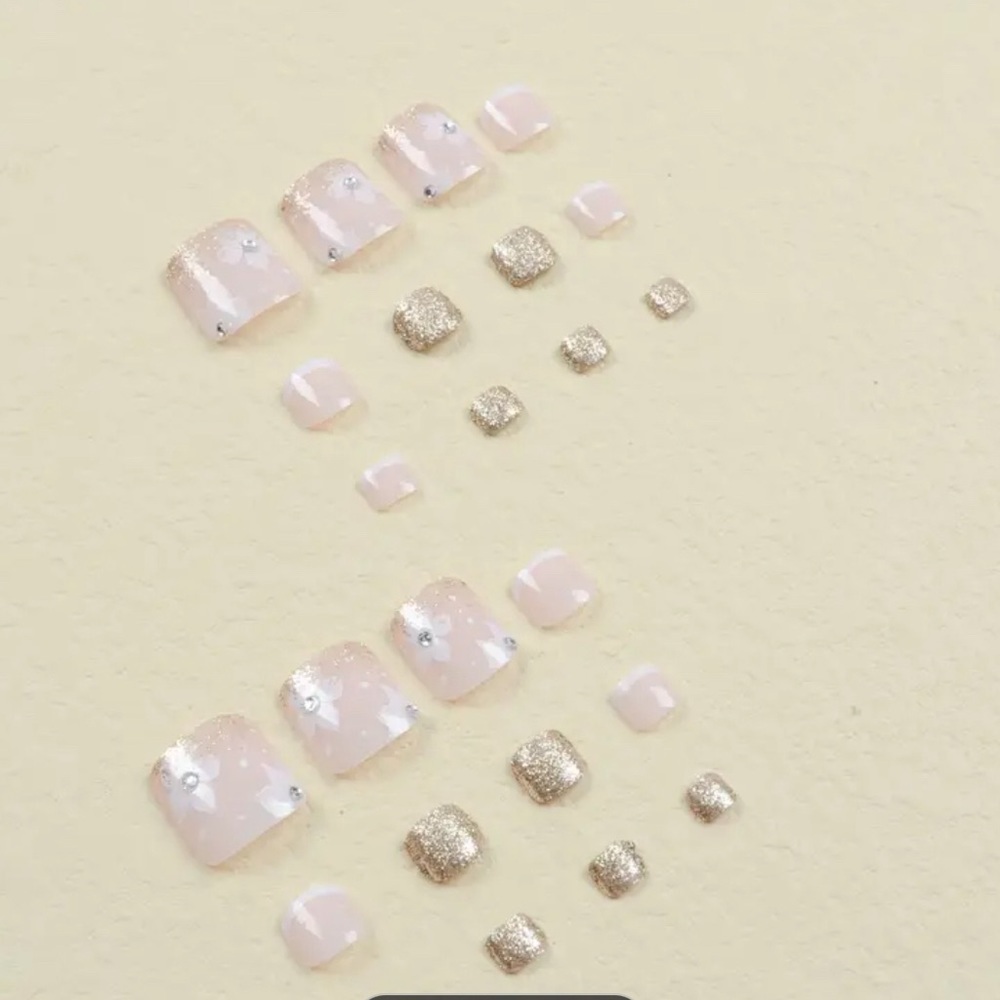 24pcs Sparkling Golden Glitter Flower Press On Toenails with Rhinestone - Picture 3 of 4